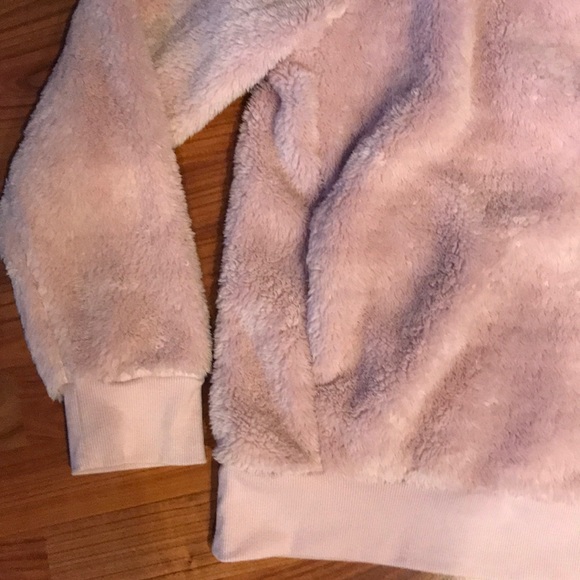 New Fuzzy Sweater - Picture 3 of 6